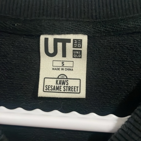 Uniqlo Sesame Street x Kaws Crewneck Sweater - Picture 4 of 4